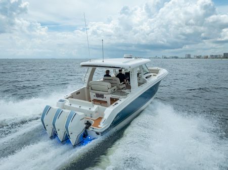 Boston Whaler 350 Realm image