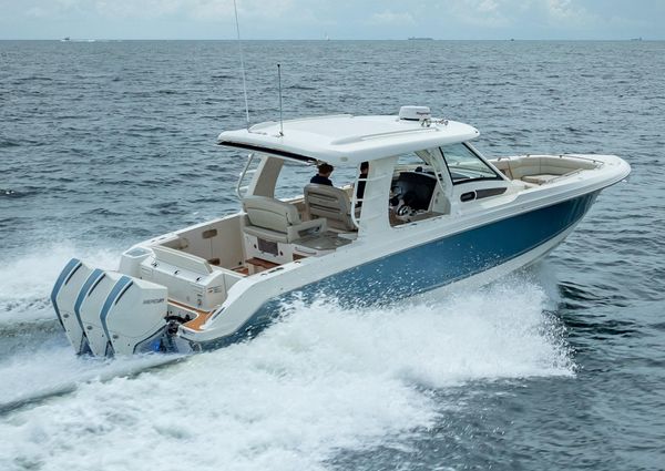 Boston Whaler 350 Realm image