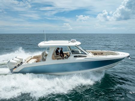 Boston Whaler 350 Realm image