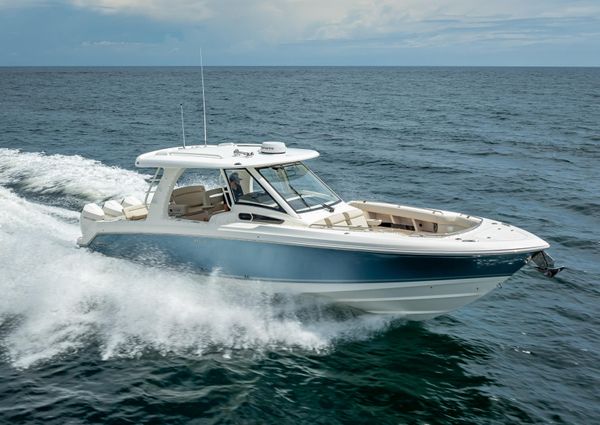 Boston Whaler 350 Realm image