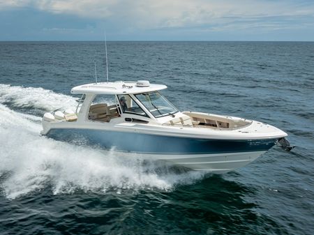 Boston Whaler 350 Realm image