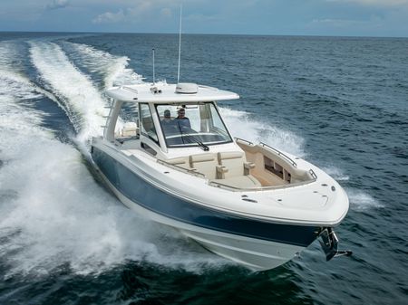 Boston Whaler 350 Realm image