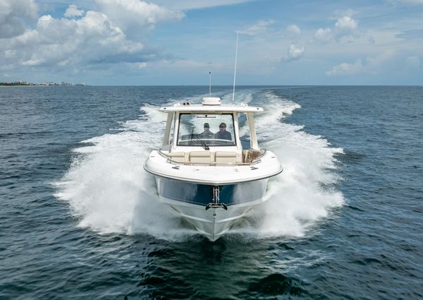 Boston Whaler 350 Realm image