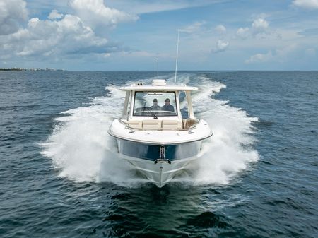 Boston Whaler 350 Realm image