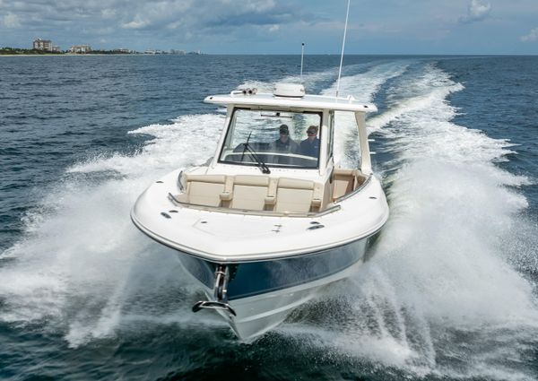 Boston Whaler 350 Realm image