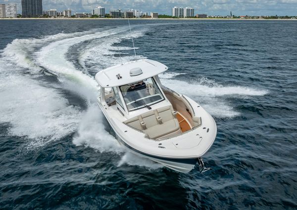 Boston Whaler 350 Realm image