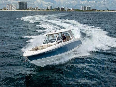 Boston Whaler 350 Realm image