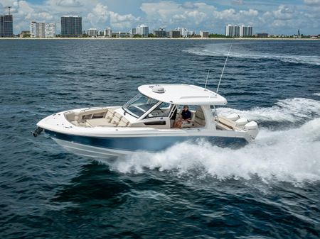 Boston Whaler 350 Realm image