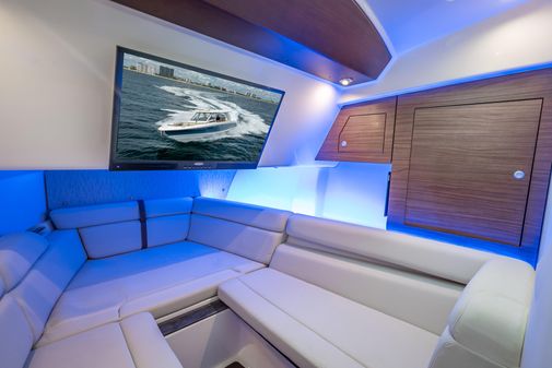 Boston Whaler 350 Realm image