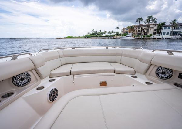 Boston Whaler 350 Realm image