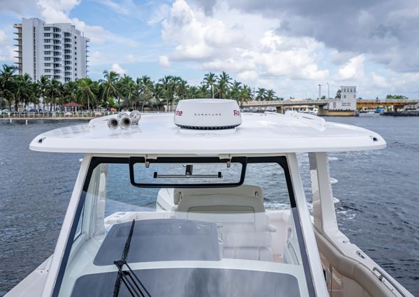 Boston Whaler 350 Realm image