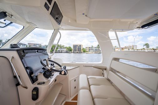 Boston Whaler 350 Realm image