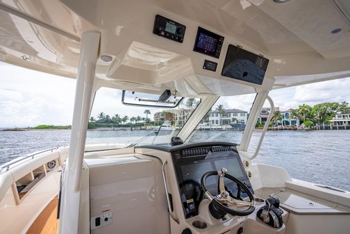 Boston Whaler 350 Realm image