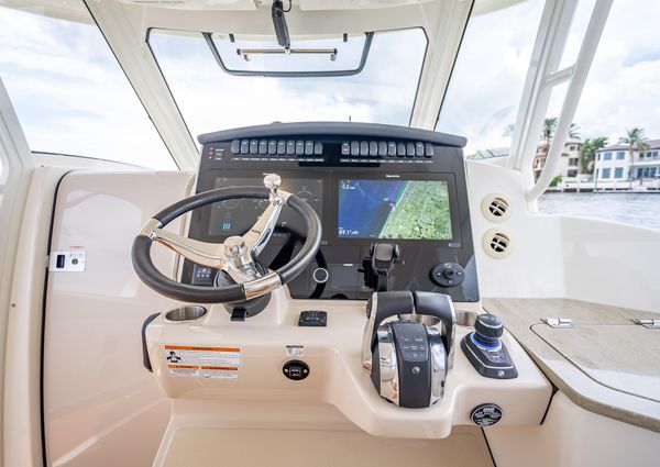 Boston Whaler 350 Realm image