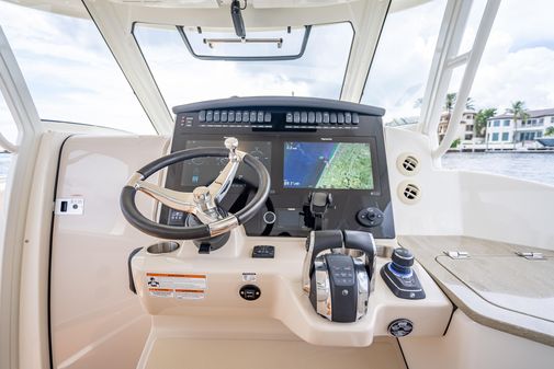 Boston Whaler 350 Realm image