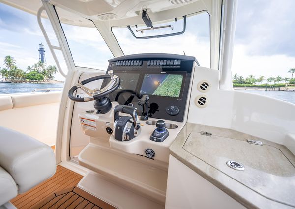 Boston Whaler 350 Realm image