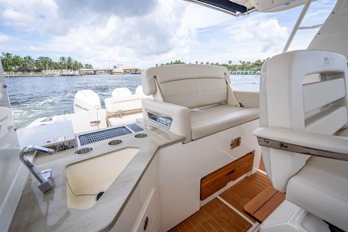 Boston Whaler 350 Realm image