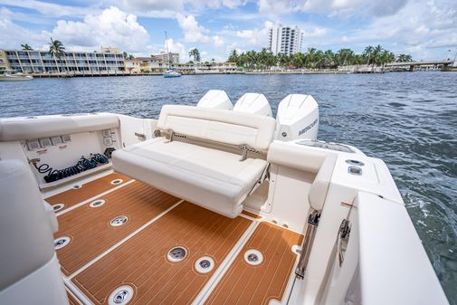 Boston Whaler 350 Realm image