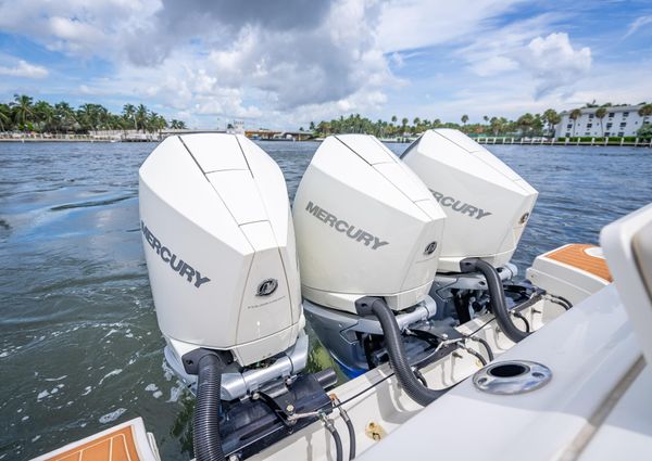 Boston Whaler 350 Realm image