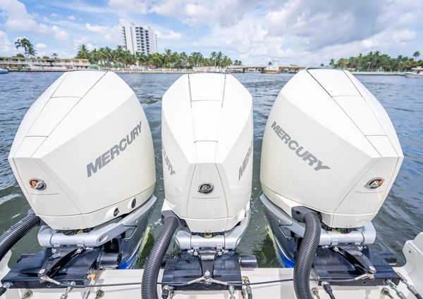 Boston Whaler 350 Realm image