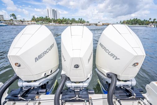 Boston Whaler 350 Realm image