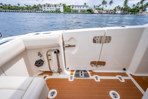 Boston Whaler 350 Realm image