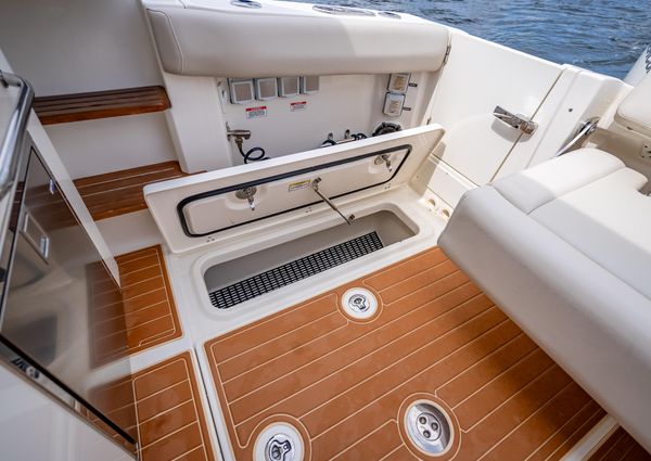 Boston Whaler 350 Realm image