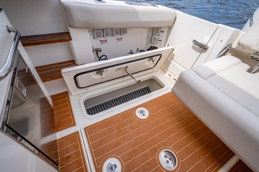 Boston Whaler 350 Realm image