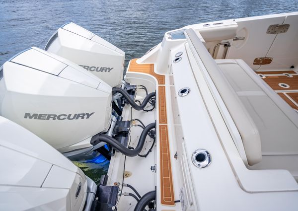 Boston Whaler 350 Realm image