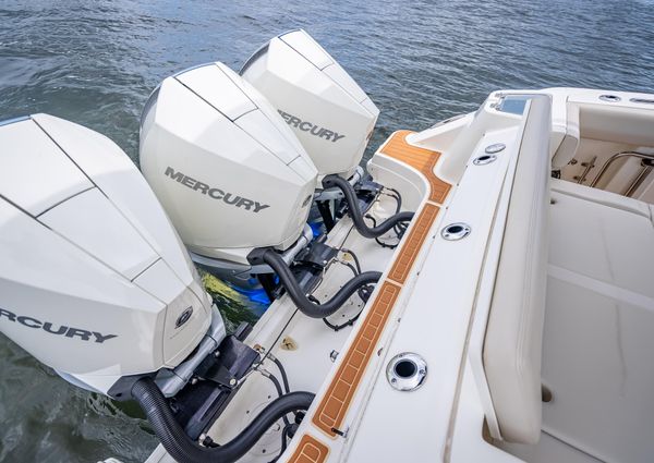 Boston Whaler 350 Realm image