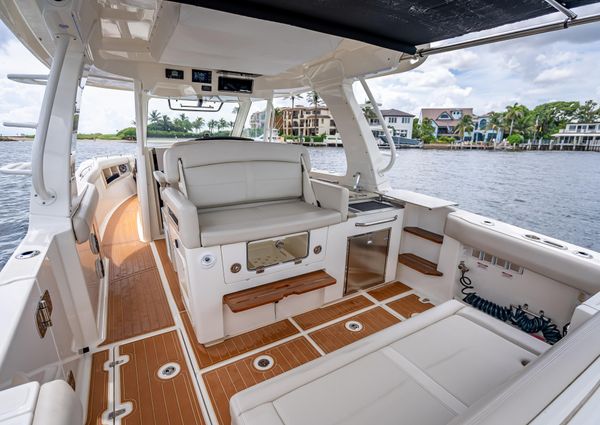 Boston Whaler 350 Realm image