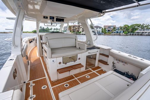 Boston Whaler 350 Realm image