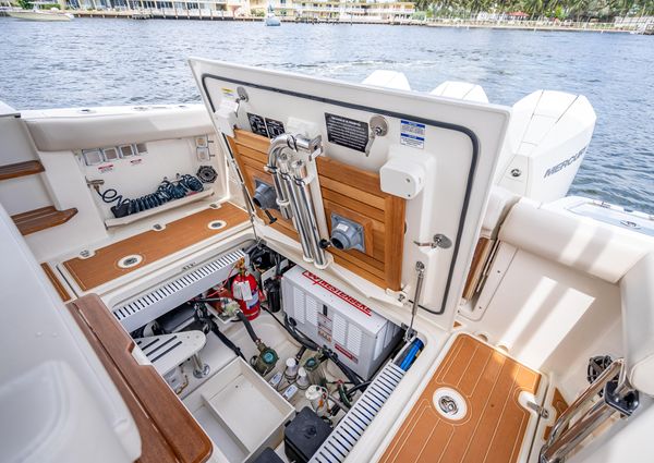 Boston Whaler 350 Realm image