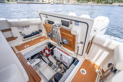 Boston Whaler 350 Realm image