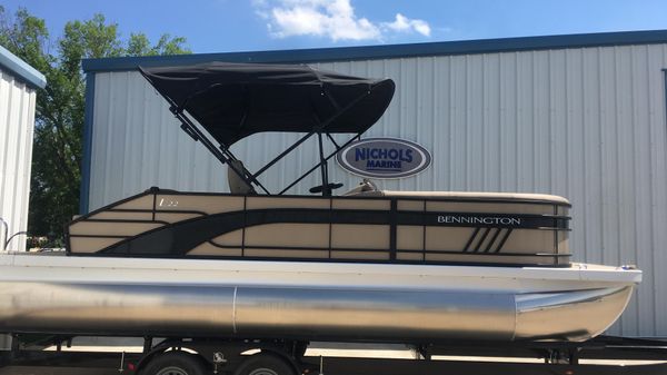 Bennington 22 LSB