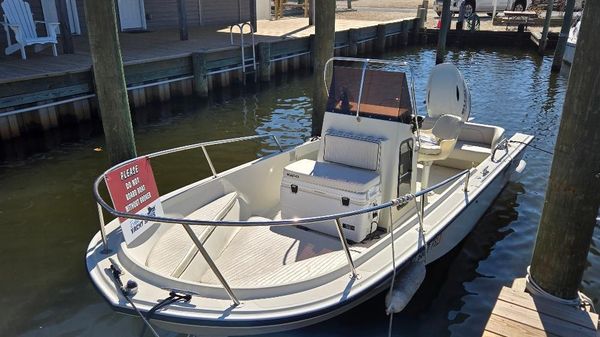 Boston Whaler OUTRAGE 