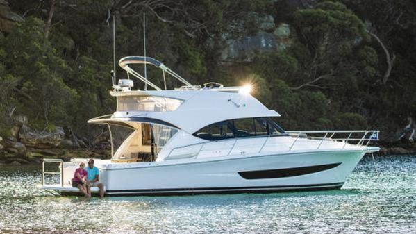 Riviera 39 FLYBRIDGE image