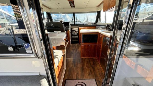 Riviera 39 FLYBRIDGE image