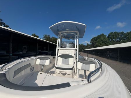 Robalo R222 Explorer image