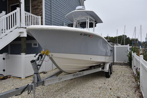 Robalo R230-CENTER-CONSOLE image