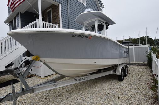 Robalo R230-CENTER-CONSOLE image