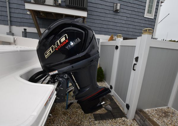 Robalo R230-CENTER-CONSOLE image