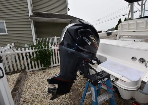 Robalo R230-CENTER-CONSOLE image