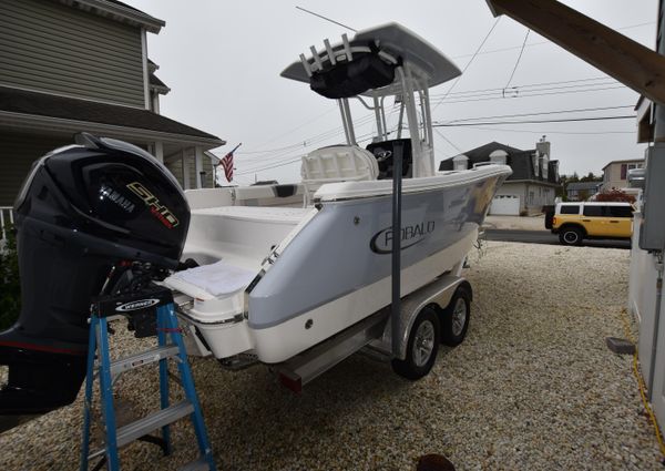 Robalo R230-CENTER-CONSOLE image