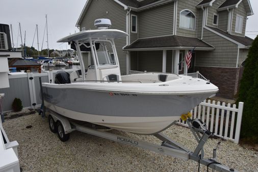 Robalo R230-CENTER-CONSOLE image