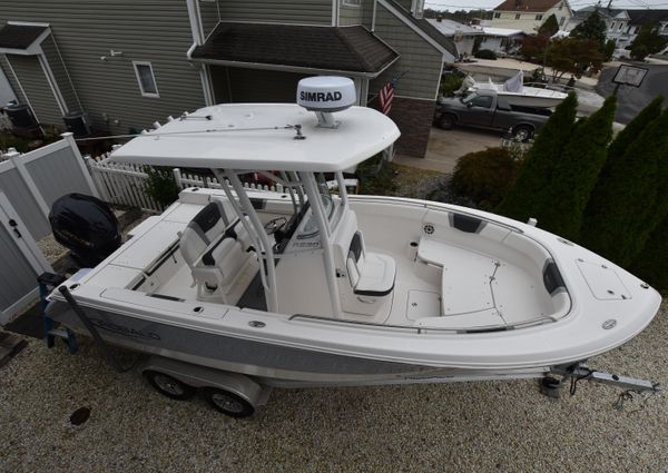 Robalo R230-CENTER-CONSOLE image