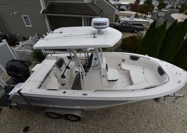 Robalo R230-CENTER-CONSOLE image