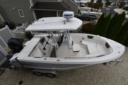 Robalo R230-CENTER-CONSOLE image