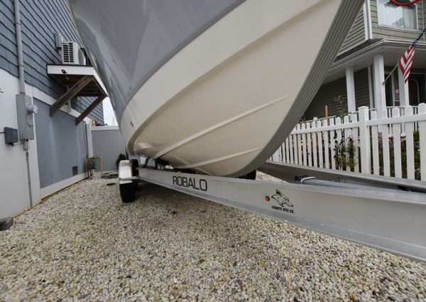 Robalo R230-CENTER-CONSOLE image