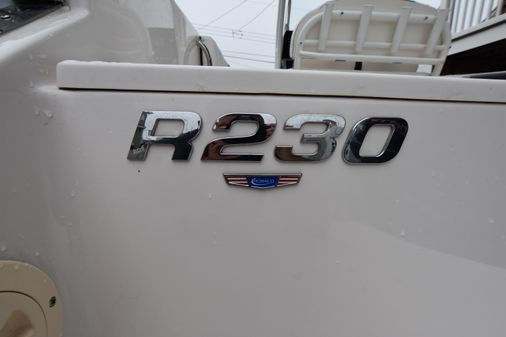 Robalo R230-CENTER-CONSOLE image